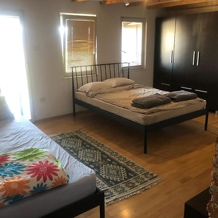 Central Apartment Приштина Экстерьер фото